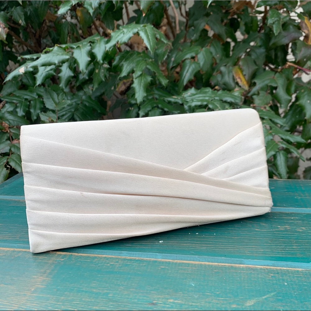 VINTAGE Beige Structured Clutch White